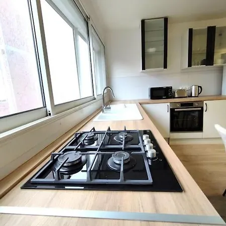 Appartement L'escapade : Logement T5 Renove Proche Tram